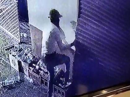 Thieves broke bar and restaurant on Dry Day; 2.2 lakhs worth of foreign liquor, cash, computer looted | 'ड्राय डे'ला चोरट्यांनी हॉटेल फोडले; सव्वादोन लाखांचे विदेशी मद्य, रोकड, संगणक लंपास