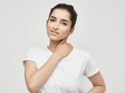 एक ढगळा टी शर्ट तुम्हाला स्टायलिश work from home लूक देऊ शकतो, ट्राय इट !