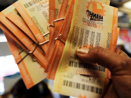 viral news man wins jackpot in lottery ticket million dollars after buying for 30 years | Viral News: एक जिद्द आणि बनला अब्जाधीश; ३० वर्षे खरेदी करत होता एकाच नंबरचं Lottery Ticket