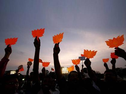 Hindutva card to be played in elections as study says Voters are not in BJP favor in Karnataka | निवडणुकीला हिंदुत्वाचा रंग! कर्नाटकात हवा भाजपच्या बाजूने नाही