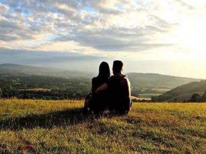 Lovers sitting on the hill in the evening is dangerous! Threat of robbery at knifepoint | प्रेमीयुगलांनो टेकडीवर सायंकाळी बसणे धोक्याचे! चाकूचा धाक दाखवून लुटण्याचा धाेका