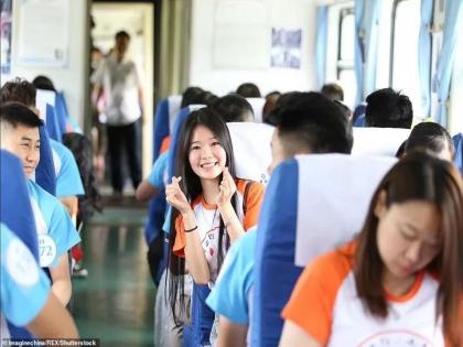 Love special train start in china for single people | 'इथे' ज्यांचं लग्न जुळत नाही ते 'या' ट्रेनने करतात प्रवास!