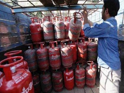 Cost Of Domestic LPG Cylinder To Reduce From April 1 says Indian Oil Corporation | मोठी बातमी! एलपीजी सिलिंडरच्या दरात कपात; उद्यापासून नवे दर लागू होणार