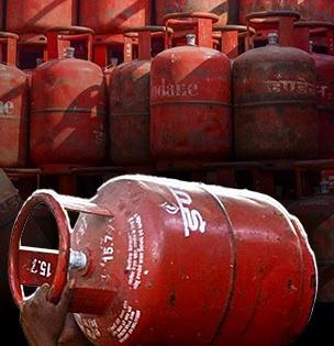LPG Price Cut: महिन्याच्या सुरुवातीलाच खूशखबर, स्वस्त झाला LPG Cylinder; पाहा नवे दर