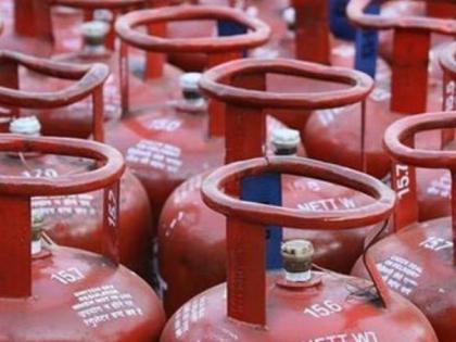 The price of cylinder has gone up, but the subsidy is old! | सिलिंडरचे दर वाढले, सबसिडी मात्र जुनीच!