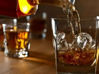 33 people died due to toxic liquor in Gujarat | गुजरातमध्ये विषारी दारूमुळे ३३ लोकांचा मृत्यू