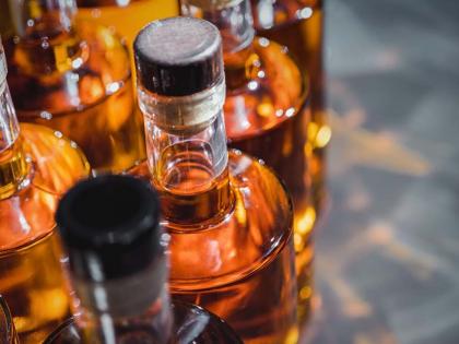 Raid on BJP leader's poultry farm; 1,400 bottles of liquor seized in kerala | भाजपा नेत्याच्या कुक्कुटपालन फार्मवर धाड; दारुच्या १,४०० बाटल्या जप्त