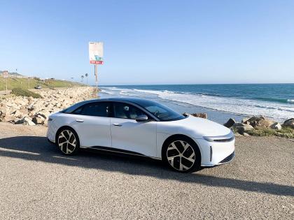 The Lucid air car with the longest range in the world; covers the distance of 1207 km, three countries on a single charge... | जगातील सर्वात जास्त रेंज देणारी कार; एका चार्जमध्ये तीन देशांचे अंतर कापले... The Lucid air car with the longest range in the world; covers the distance of 1207 km, three countries on a single charge... | जगातील सर्वात जास्त रेंज देणारी कार; एका चार्जमध्ये तीन देशांचे अंतर कापले...