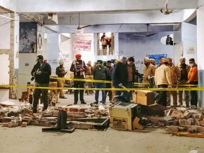 two killed in blast at ludhiana court complex suspected suicide attack | लुधियाना न्यायालय संकुलात स्फोट; २ ठार, आत्मघातकी हल्ल्याचा संशय