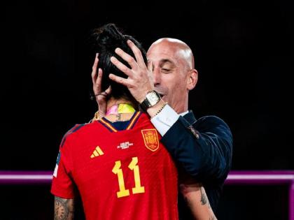 Football: Spain soccer chief Luis Rubiales amid row over kiss with Women's World Cup winner | फुटबॉलच्या मैदानात एका चुंबनाने वादळ उठवले, त्याची गोष्ट!