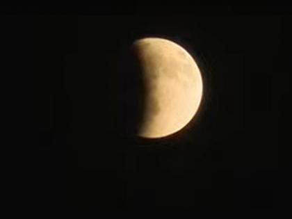 lunar eclipse 2025: Chandra grahan, The moon waned on the very day of the full moon; the lunar eclipse began, the chances of its visibility in Mumbai and Pune are low due to cloudy weather... | ऐन पौर्णिमेलाच चंद्र झाकोळला; चंद्रग्रहणाला सुरुवात, रात्री ११ वाजता लाल रंगात दिसणार... lunar eclipse 2025: Chandra grahan, The moon waned on the very day of the full moon; the lunar eclipse began, the chances of its visibility in Mumbai and Pune are low due to cloudy weather... | ऐन पौर्णिमेलाच चंद्र झाकोळला; चंद्रग्रहणाला सुरुवात, रात्री ११ वाजता लाल रंगात दिसणार...