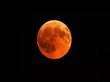 Lunar eclipse coming on Sunday; A wonderful red moon will be visible at 'this' time! It can be seen from India too | येत्या रविवारी खग्रास चंद्रग्रहण; 'या' वेळेत दिसणार अद्भुत लाल चंद्र! भारतातूनही पाहता येणार Lunar eclipse coming on Sunday; A wonderful red moon will be visible at 'this' time! It can be seen from India too | येत्या रविवारी खग्रास चंद्रग्रहण; 'या' वेळेत दिसणार अद्भुत लाल चंद्र! भारतातूनही पाहता येणार