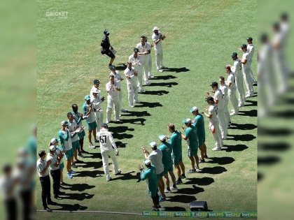 Inspirational Story : The Aussies form a guard of honour to celebrate a century of Tests for Nathan Lyon | India vs Australia, 4th Test : कधीकाळी खेळपट्टीवर 'रोलर' फिरवायचा अन् आज ऑस्ट्रेलियाकडून खेळतोय शतकी कसोटी!