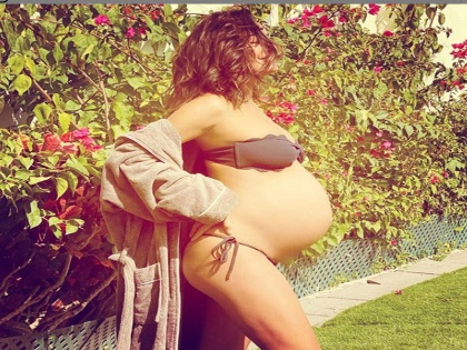 Nine months pregnant Lisa Haydon flaunts her baby bump in black bikini | या अभिनेत्रीने गरोदरपणात चक्क बिकनीत केले फोटोशूट