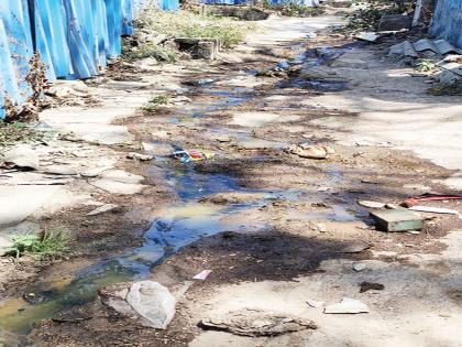 Three-thirds of cleanliness in the Red Mountain area of Chembur; Citizens are shocked | चेंबूरच्या लाल डोंगर परिसरात स्वच्छतेचे तीनतेरा; नागरिक हैराण