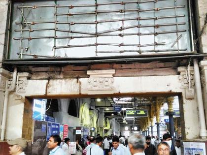 Central Railway 'curtain' at local time !; Traveler charges | लोकलच्या वक्तशीरपणावर मध्य रेल्वेचा ‘पडदा’!;  प्रवाशांचा आरोप