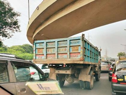 Required ban on heavy vehicles from Kandivali to Goregaon | कांदिवली ते गोरेगाव अवजड वाहनांवर हवी बंदी; प्रवाशांची मागणी