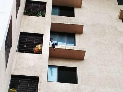 A woman attempted suicide by jumping from a building | इमारतीवरून उडी घेऊन महिलेचा आत्महत्येचा प्रयत्न