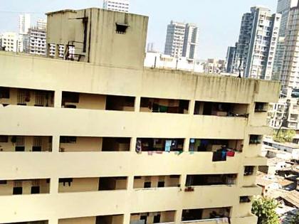 Building in Malad SRA Project Becomes Dangerous | मालाड एसआरए प्रकल्पातील इमारत झाली धोकादायक