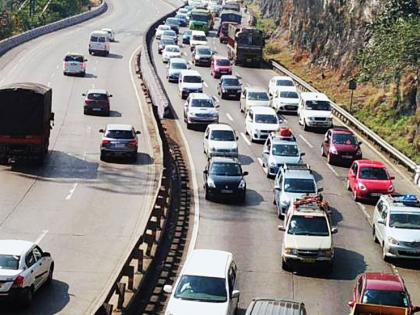 4 percent death due to erroneous rape; Mumbai-Pune Expressway lost two lives in two years | चुकीच्या र्पाकिंगमुळे ६० टक्के मृत्यू; मुंबई-पुणे एक्स्प्रेस वेवर दोन वर्षांत १०६ जणांनी गमावला जीव