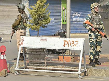 Security tightens in Kashmir after killing of laborers; Market closed on 7th day | मजुरांच्या हत्येनंतर काश्मीरमध्ये सुरक्षा कडक; ८७ व्या दिवशीही बाजारपेठा बंद