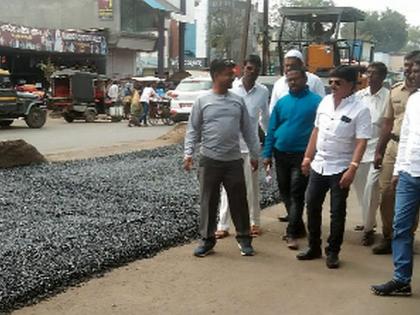  An examination of the work of asphalt work | डांबरीकरणाच्या कामाची केली पाहणी