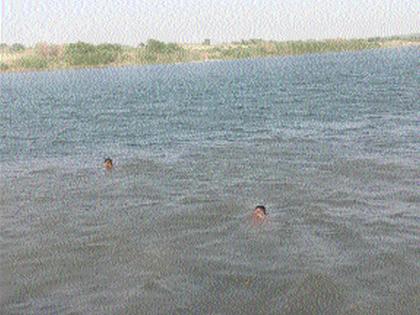 The youth lost in Tapi river bed at Kapileshwar | कपिलेश्वर येथे तापी नदीपात्रात युवक बुडाला