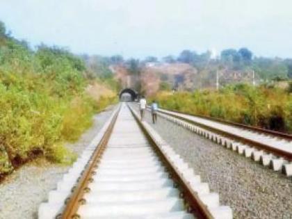 MLAs claim to follow up to start Nerul-Uran railway project | नेरूळ -उरण रेल्वे प्रकल्प सुरू करण्यासाठी आमदारांचाच पाठपुराव्याचा दावा