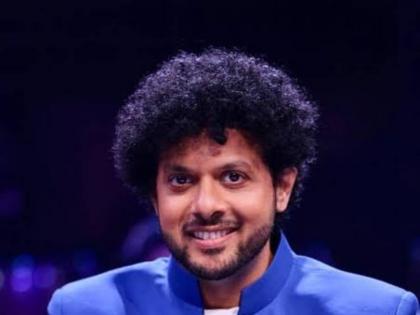 Singer Mahesh Kale sang the song 'Aikya Mantra' with NRI children | गायक महेश काळेंनी अनिवासी भारतीयांच्या मुलांसोबत गायलं 'ऐक्य मंत्र' गाणं