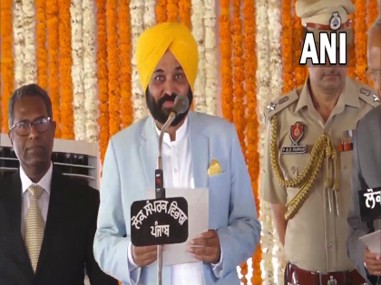 Bhagwant Maan: Bhagwant Mann takes oath as the Chief Minister of Punjab in Khatkar Kalan. | Bhagwant Maan: 'मान'नीय मुख्यमंत्री! भगवंत मान यांनी घेतली पंजाबच्या मुख्यमंत्रिपदाची शपथ