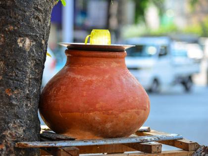 Cold water from mud pot; brightens the body and removes the disease | माठातले गारेगार पाणी...उजळते काया अन् ठेवी आजार दूर