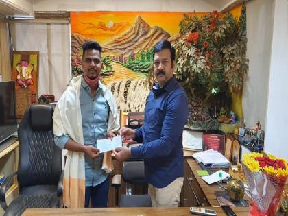 MLA Ganpat Gaikwad felicitated the hero Mayur Shelke | पराक्रमवीर मयूर शेळके यांचा आमदार गणपत गायकवाड यांनी केला गौरव