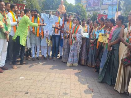 BJP agitation against MVA; Protested by lashing symbolic statues | मविआविरोधात भाजपचे आंदोलन; प्रतिकात्मक पुतळ्यांना जोडे मारून केला निषेध