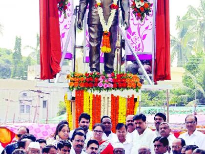  Maintain the power of Madanbhau: Ashok Chavan; Unveiling of Sangli's full-size statue | मदनभाऊंची ताकद अबाधित ठेवा : अशोक चव्हाण; सांगलीत पूर्णाकृती पुतळ्याचे अनावरण