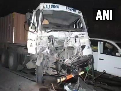 14 dead, 40 injured in a collision between a bus and trolley near Suhagi Hills in Rewa, Madhya Pradesh | मध्य प्रदेशात बस आणि ट्रकचा भीषण अपघात, 14 जणांचा मृत्यू