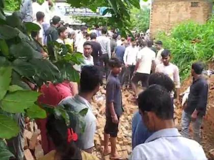 Terrible accident in Madhya Pradesh, wall collapsed on school students, 4 children died after being found under the debris   | भीषण दुर्घटना, शाळेतील विद्यार्थ्यांवर कोसळली भिंत, ढिगाऱ्याखाली सापडून ४ मुलांचा मृत्यू  