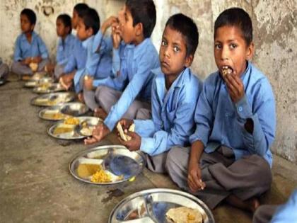 Bihar News | worms found in mid day meal, Principal advised students to eat that, incident in vaishali | माध्यान्ह भोजनात आढळली आळी; मुख्याध्यापक म्हणाले- 'व्हिटॅमिन आहे, गुपचूप खा...'