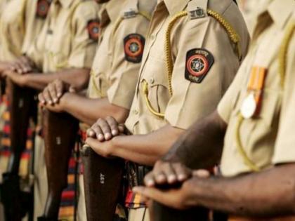 CoronaVirus: Fountain of humanity seen in khaki uniform; Support for immigrants | CoronaVirus: खाकी वर्दीत दिसला माणुसकीचा झरा; स्थलांतरितांनाही आधार