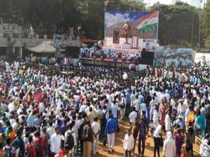 on mahaparinirvan din area of chaityabhoomi was devastated in mumbai | महामानवाला भीमगीतांनी वंदना; चैत्यभूमी परिसर गेला दणाणून 