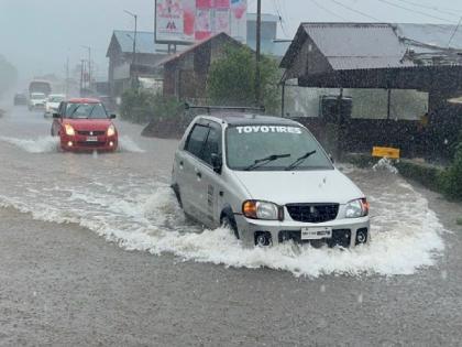 861 mm rain in four days in Mahabaleshwar, Rate alert in next 48 hours | महाबळेश्वरमध्ये चार दिवसांत ८६१ मिलीमीटर पाऊस, जनजीवन विस्कळीत; येत्या ४८ तासांत रेट अलर्ट