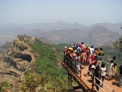  Mahabaleshwar HouseFull: 45 thousand tourists in three days, tourists' tourists all over the country | महाबळेश्वर हाऊसफुल्ल : तीन दिवसांत ४५ हजार पर्यटक , देशभरातील पर्यटकांची हजेरी