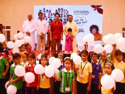 Sachin Tendulkar interacts with lizards at a program in Kharghar | सचिन तेंडुलकर यांनी खारघर येथील कार्यक्रमात साधला चिमुकल्यांशी संवाद