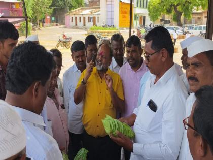 Prices of Vida pan have fallen Farmers are in trouble Mahadev Jankar directly calls Agriculture Minister Kokate | विड्याच्या पानाचे दर घसरले; शेतकरी अडचणीत, महादेव जानकरांचा थेट कृषिमंत्री कोकाटे यांना फोन Prices of Vida pan have fallen Farmers are in trouble Mahadev Jankar directly calls Agriculture Minister Kokate | विड्याच्या पानाचे दर घसरले; शेतकरी अडचणीत, महादेव जानकरांचा थेट कृषिमंत्री कोकाटे यांना फोन