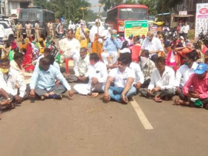 Forgive micro finance loans, block the road at Mahagaon: Janata Dal, Kriti Samiti's agitation | मायक्रो फायनान्सची कर्जे माफ करा, महागाव येथे रास्ता रोको