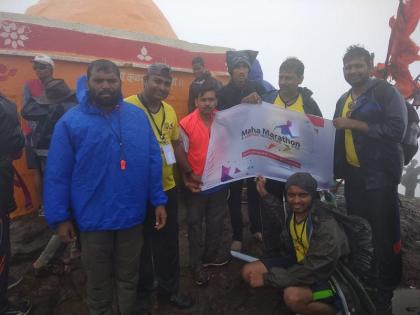 Lokmat Mahamarathon's flag on Maharashtra's Mahashikhar | महाराष्ट्राच्या महाशिखरावर लोकमत महामॅरेथॉनचा झेंडा