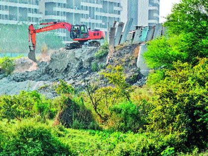 Mahamatro's Radaroda Pawana river bed | महामेट्रोचा राडारोडा पवना नदीपात्रात