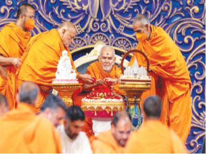 Chief Swami Maharaj Was Humanitarian, Selfless : Mahant Swami Maharaj, Festival at Akshardham Temple in America | प्रमुख स्वामी महाराज होते मानवतावादी, नि:स्वार्थी : महंत स्वामी महाराज, अमेरिकेत अक्षरधाम मंदिरात महोत्सव