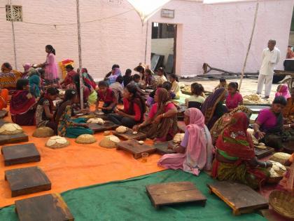 preparing for the Mahaprasad at the Saint Amardas Baba temple at Risod | रिसोड येथे संत अमरदास बाबा संस्थानमध्ये महाप्रसादाची तयारी अंतिम टप्प्यात