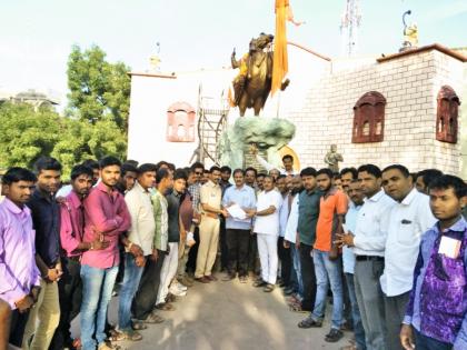 महाराणा प्रताप पुतळय़ाची विटंबना!