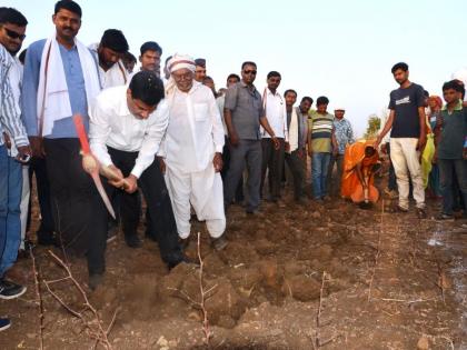 Do not let the funds fall short for the water foundation work - Guardian Minister Dr. Ranjit Patil |  पाणी फाउंडेशनच्या कामासाठी निधी कमी पडू देणार नाही - पालकमंत्री डॉ. रणजीत पाटील